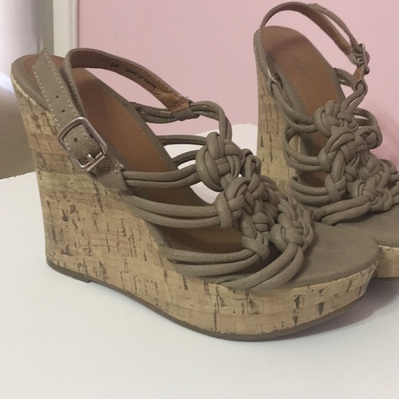 shoes - Picture 2 of 6